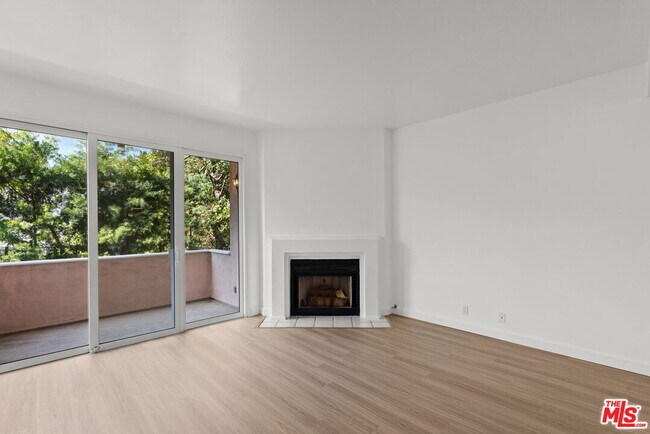 Building Photo - 10373 Almayo Ave