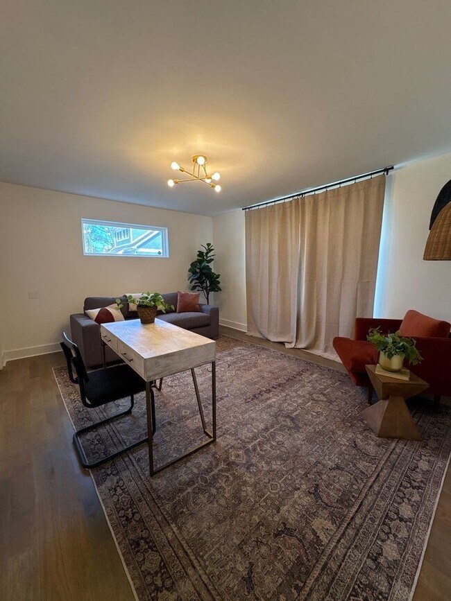 Foto del edificio - Fully Furnished 5 Bed, 3.5 Bath Located In East Nashville's McFerrin Park Neighborhood w/ Flexibl...