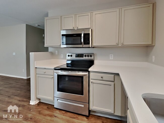 Building Photo - 16025 W Lilac St