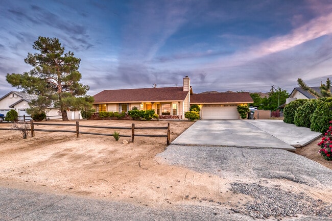 Building Photo - 57731 San Tropeze Dr