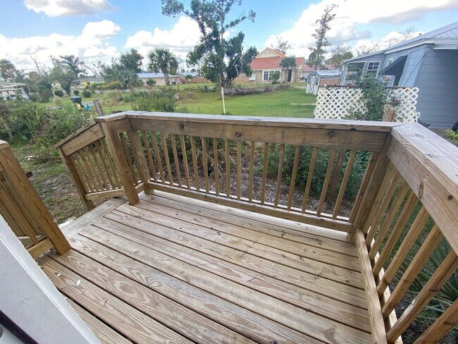 Building Photo - Charming 3Bed/2Ba Duplex Unit Conveniently...