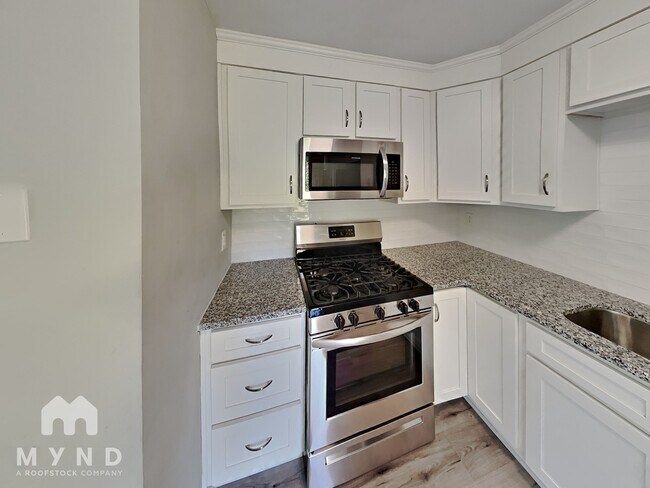 Foto del edificio - 3621 Firestone Dr