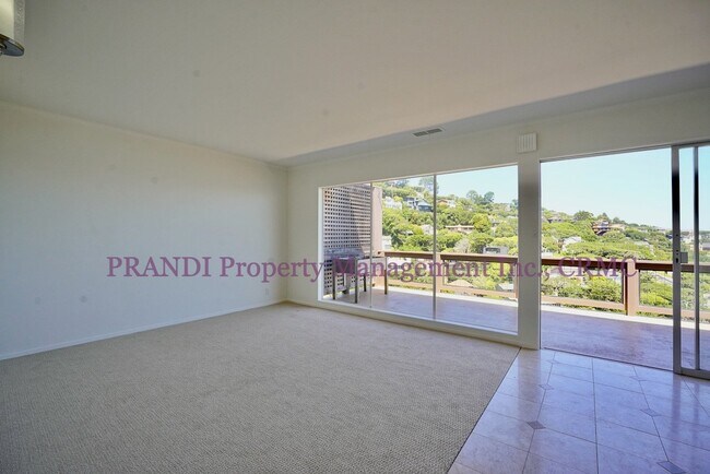 Building Photo - Sweeping Views from this Top Floor Duplex,...