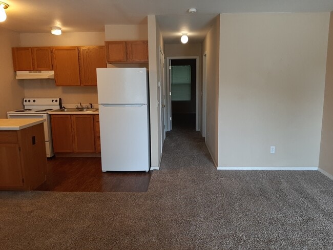 Building Photo - 124 W Maple Ave