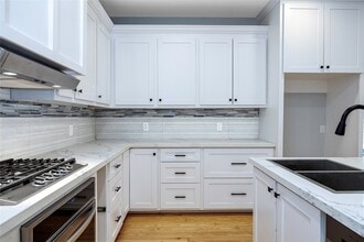 Building Photo - 1102 Bingham St