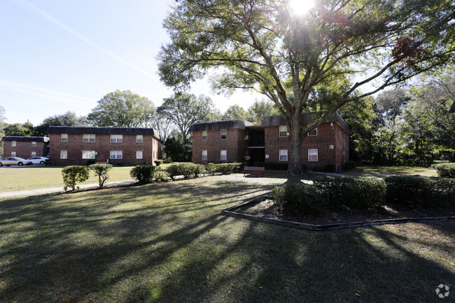 Building Photo - Huron-Sophia Apartments