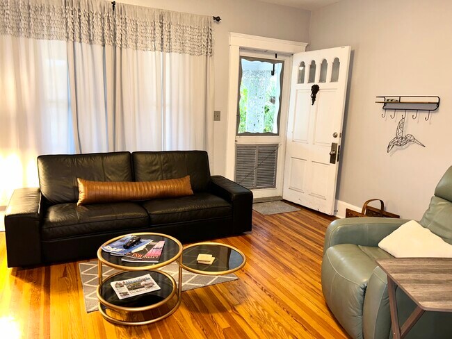 Foto del edificio - 1039 Riviera St