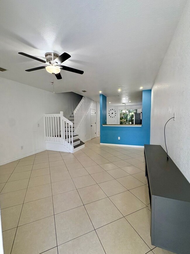 Foto del edificio - Cozy 3/2.5 Townhome in Convenient Location
