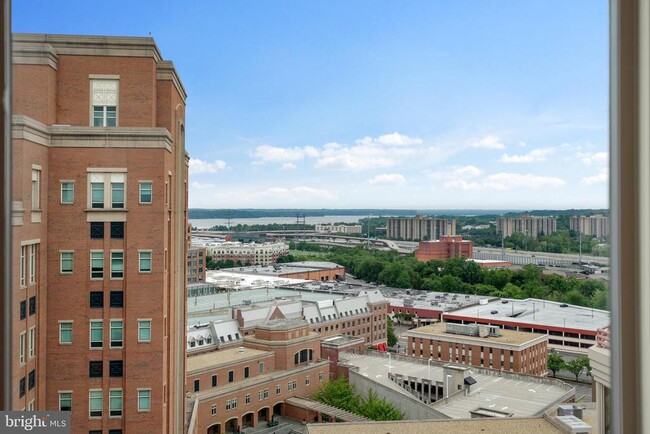 Foto del edificio - 2181 Jamieson Ave