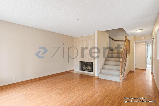 Building Photo - 2112 Vista Del Mar