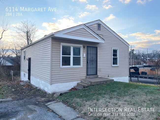 Building Photo - Recently Renovated 2 Bed/1Bath with Lots o...