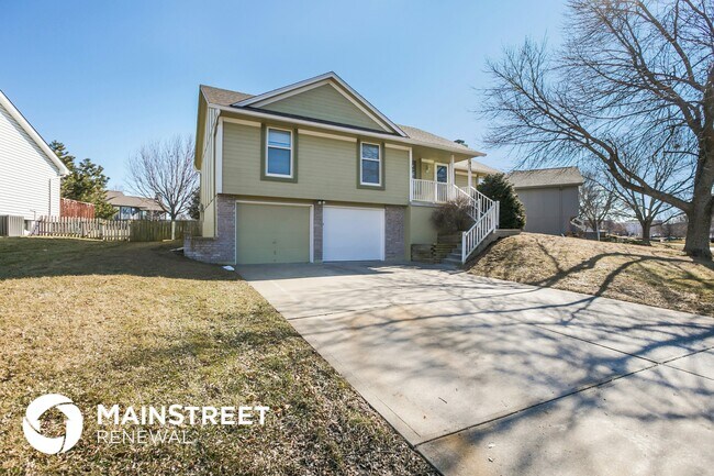 Building Photo - 613 SE Ashton Dr