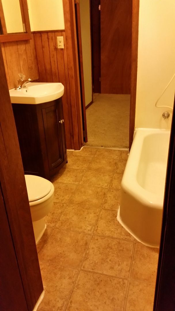 Building Photo - Charming 2 Bed/1 Bath Downtown House