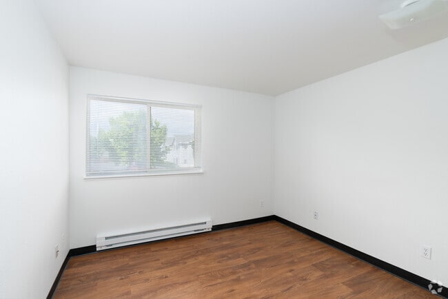 3BR, 2BA - 1060SF - Bedroom - Pioneer Park