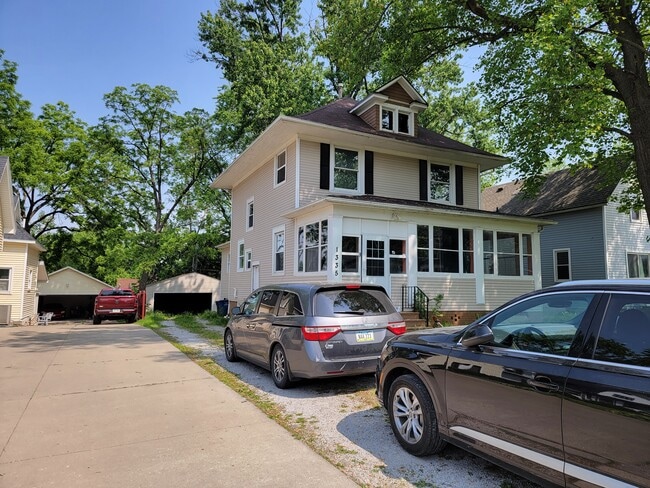 Building Photo - 1335 E 13th St