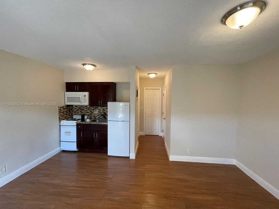 4260 NW 31st Terrace Unit 5, Lauderdale Lakes, FL 33309 Room for Rent