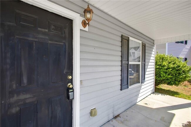 Building Photo - 119 Twin Pines Ct