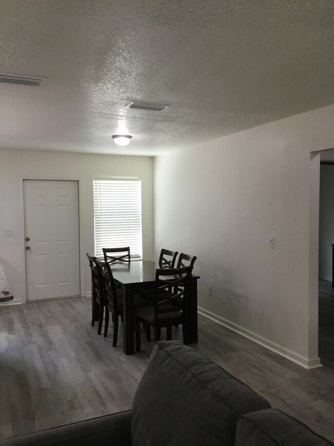 Foto del edificio - 5731 Chippewa Ave