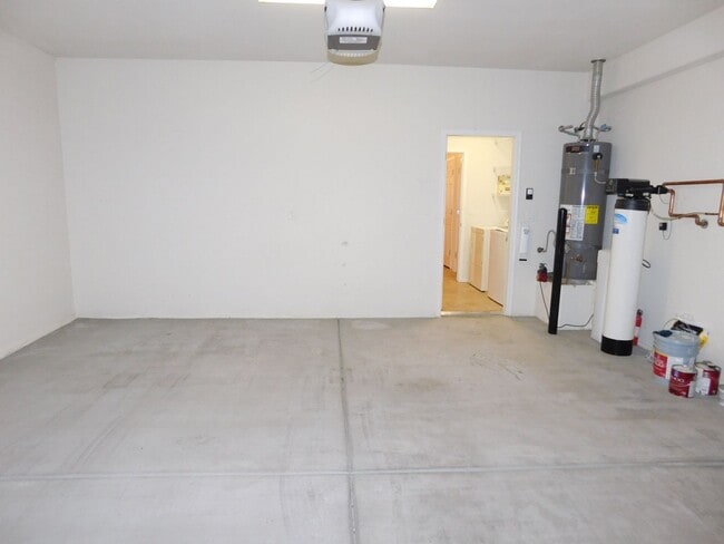 Foto del edificio - GORGEOUS HOME IN SUN CITY ALIANTE*AGE RESTRICTED COMMUNITY*3 LARGE BEDROOMS*OPEN FLOORPLAN*