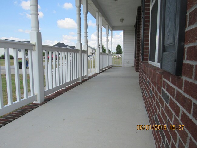 Building Photo - 116 Farmington Dr