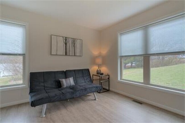 Foto del edificio - 1608 Whipple Drive