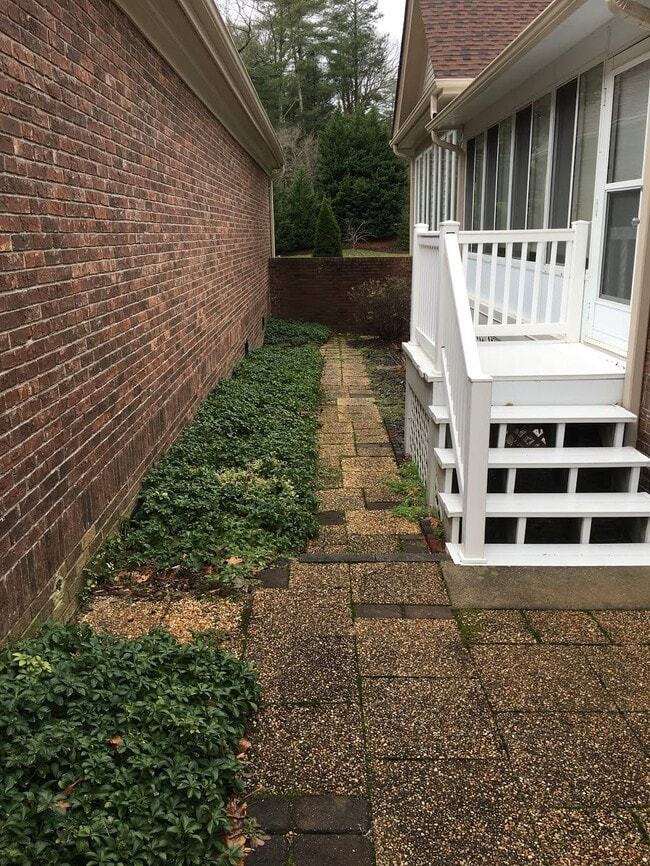 Building Photo - 125 Glenbrook Dr