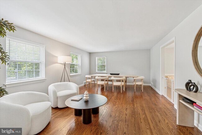Foto del edificio - 903 Sulgrave Ln