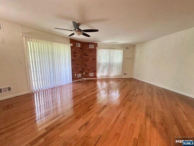 Foto del edificio - 951 Westgate Dr