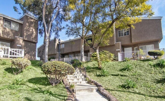 Building Photo - 1583 W Jefferson Blvd