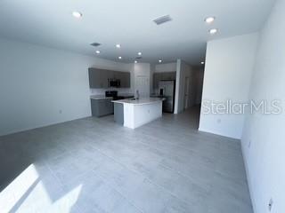 Building Photo - 8725 Daydream St