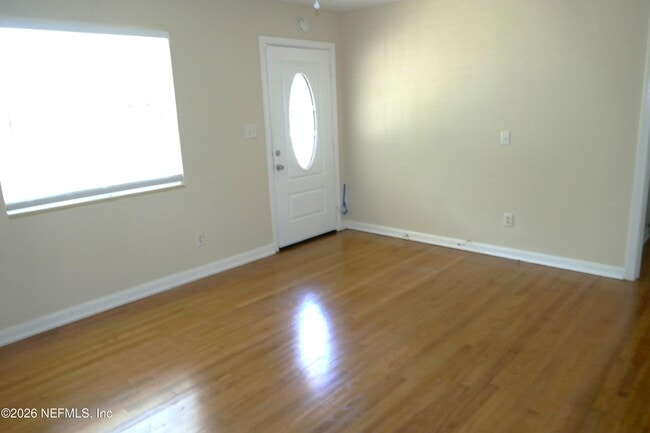 Foto del edificio - 2404 Red Oak Dr