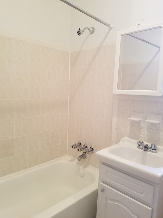 Foto principal - 104-41 Queens Blvd