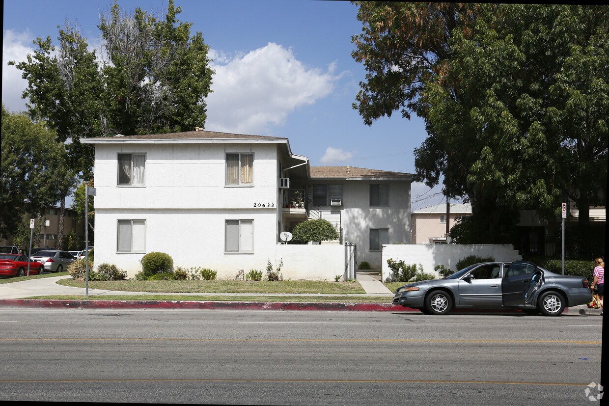 Building Photo - 20633 Vanowen St