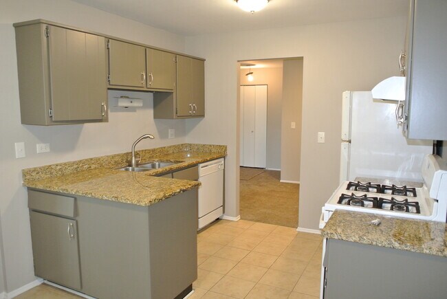 Building Photo - 1546 Williamsburg Dr