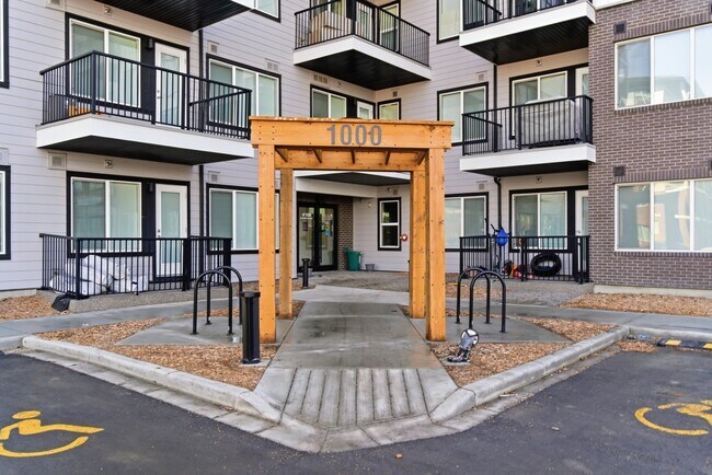 Photo du bâtiment - 395-1395 Skyview Pkwy NE