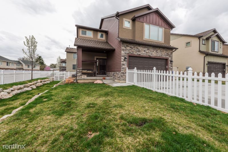 Primary Photo - 3 br, 2.5 bath House - 414 E Penney Ave