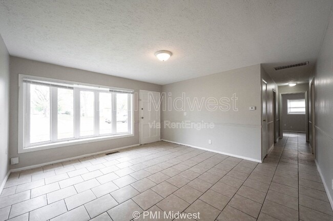 Building Photo - 5925 Sunwood Dr