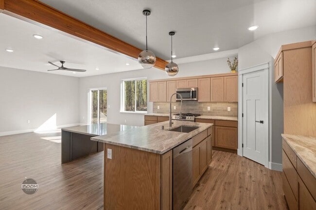 Building Photo - NEW CONSTRUCTION HOME WITH A 4 CAR GARAGE!!