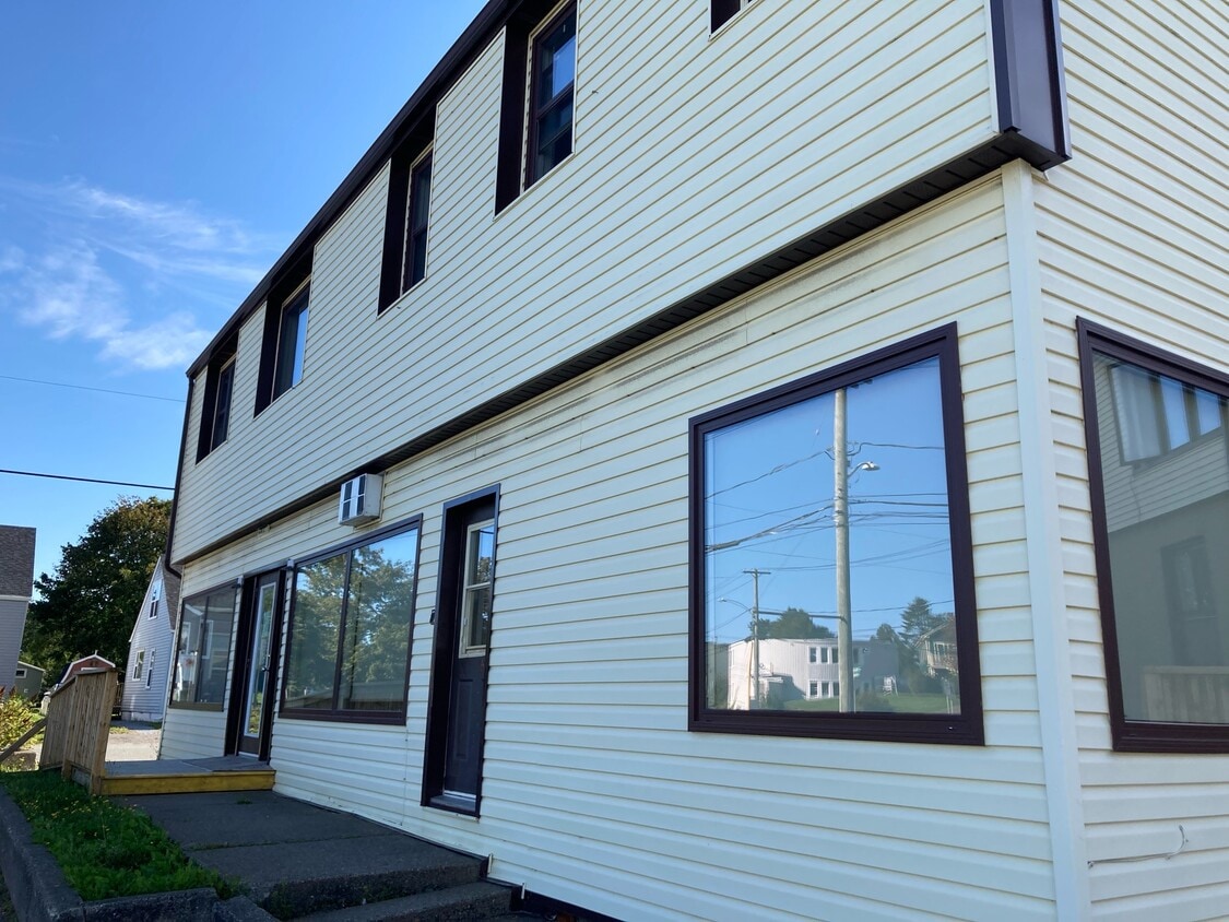 Building Photo - 84 Dufferin Ave