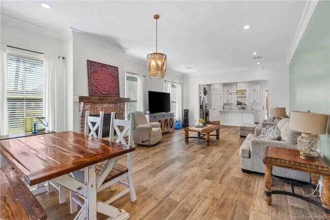 Building Photo - Beautiful home for lease