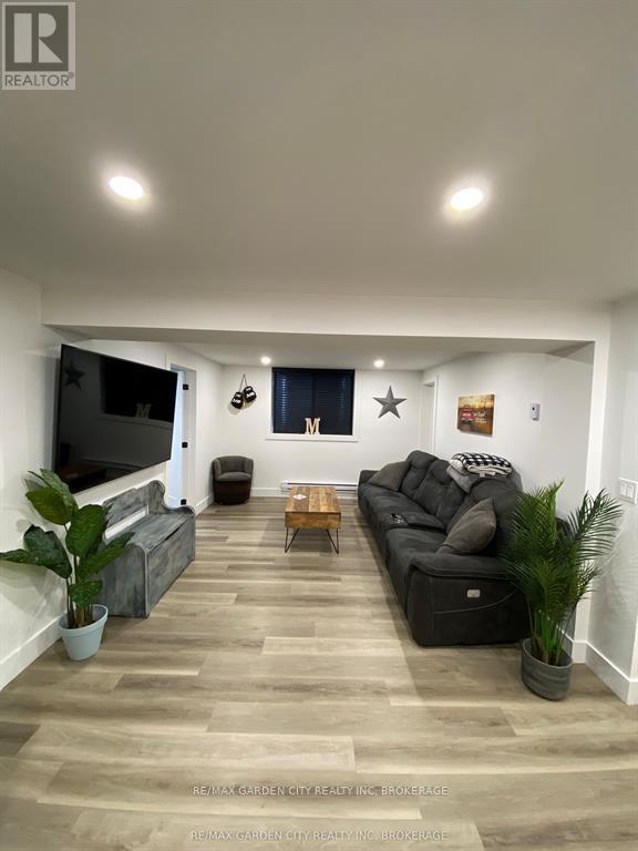 Building Photo - 622 Clare Ave