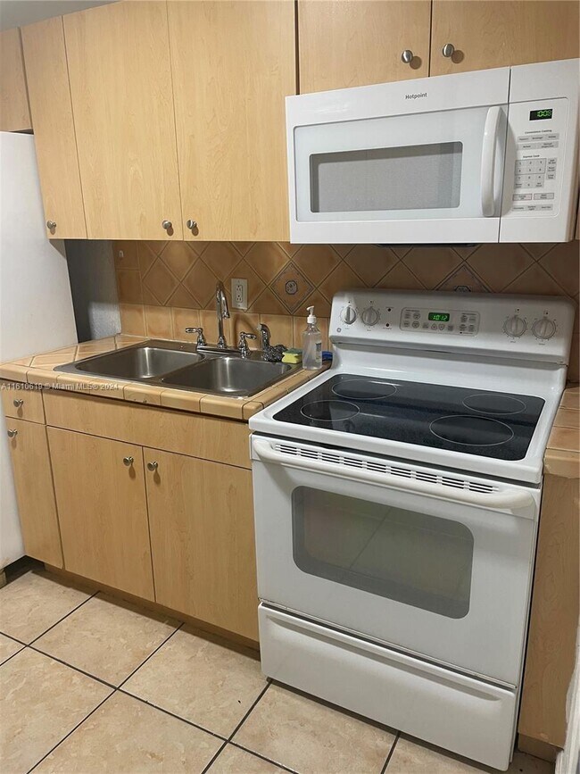 Foto del edificio - 6200 SW 6th St