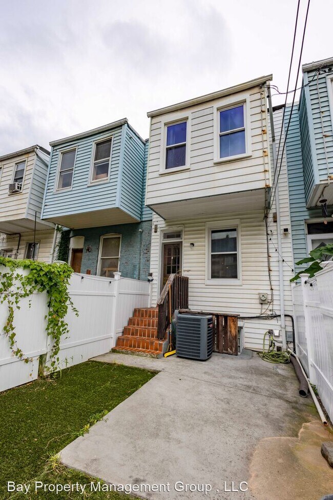 Building Photo - 3 br, 2.5 bath House - 530 S Lehigh St
