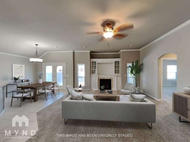 Building Photo - 3312 E Gillette St