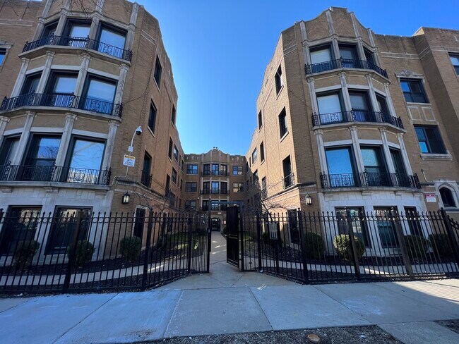Foto del edificio - 6916 S Clyde Ave