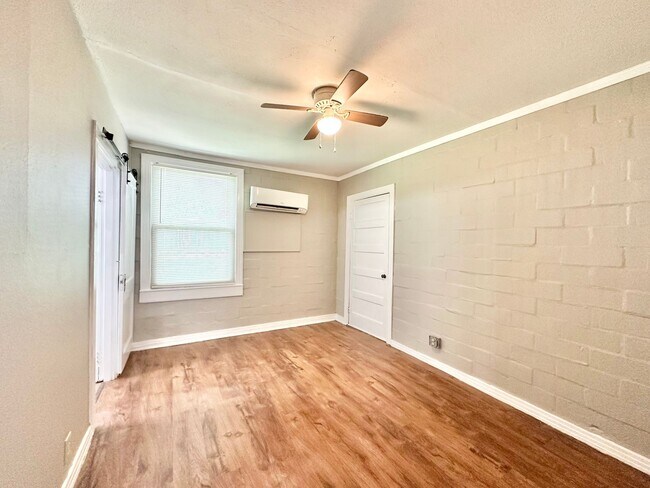 Foto del edificio - 2615 N Elm St
