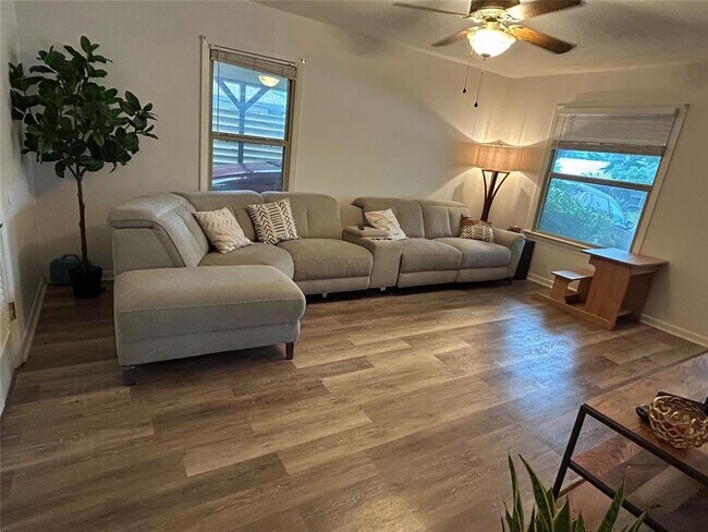 Building Photo - 8506 Contour Dr