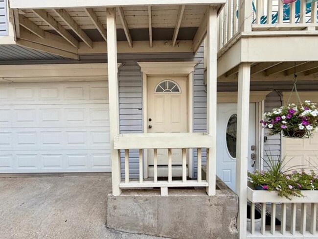 Foto del edificio - 2 Bed | 2 Bath Condo on Crybaby Hill