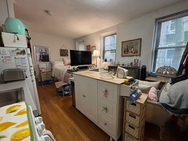 Building Photo - 43 Irving St