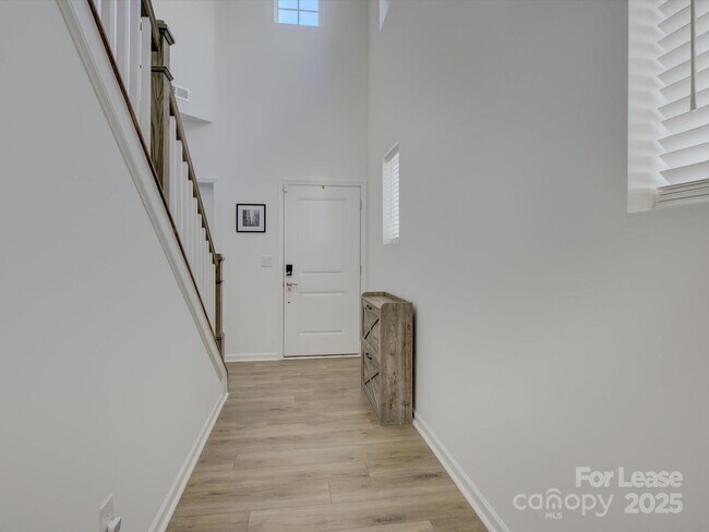 Foto del edificio - 13124 Rover St